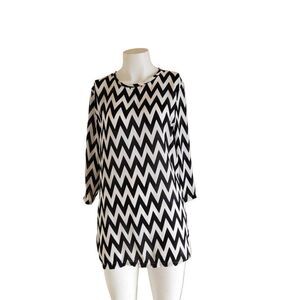 Womens top black white geometric blouse semi sheer 3/4 sleeve Medium chevron